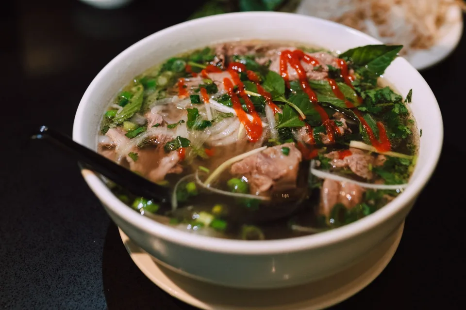 Bàn ăn tại Ngô Thị Châu